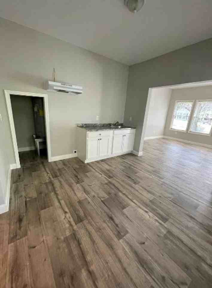 825 S 14th St - Photo 7 of 11