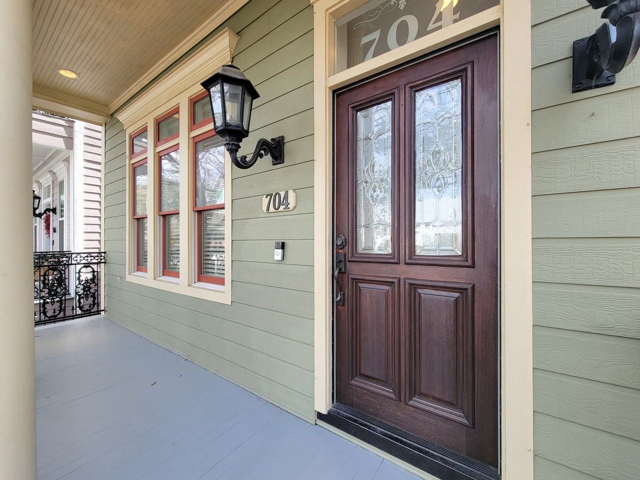 704 E 9th St - Photo 3 of 44