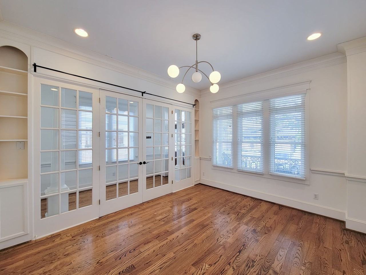 704 E 9th St - Photo 6 of 44