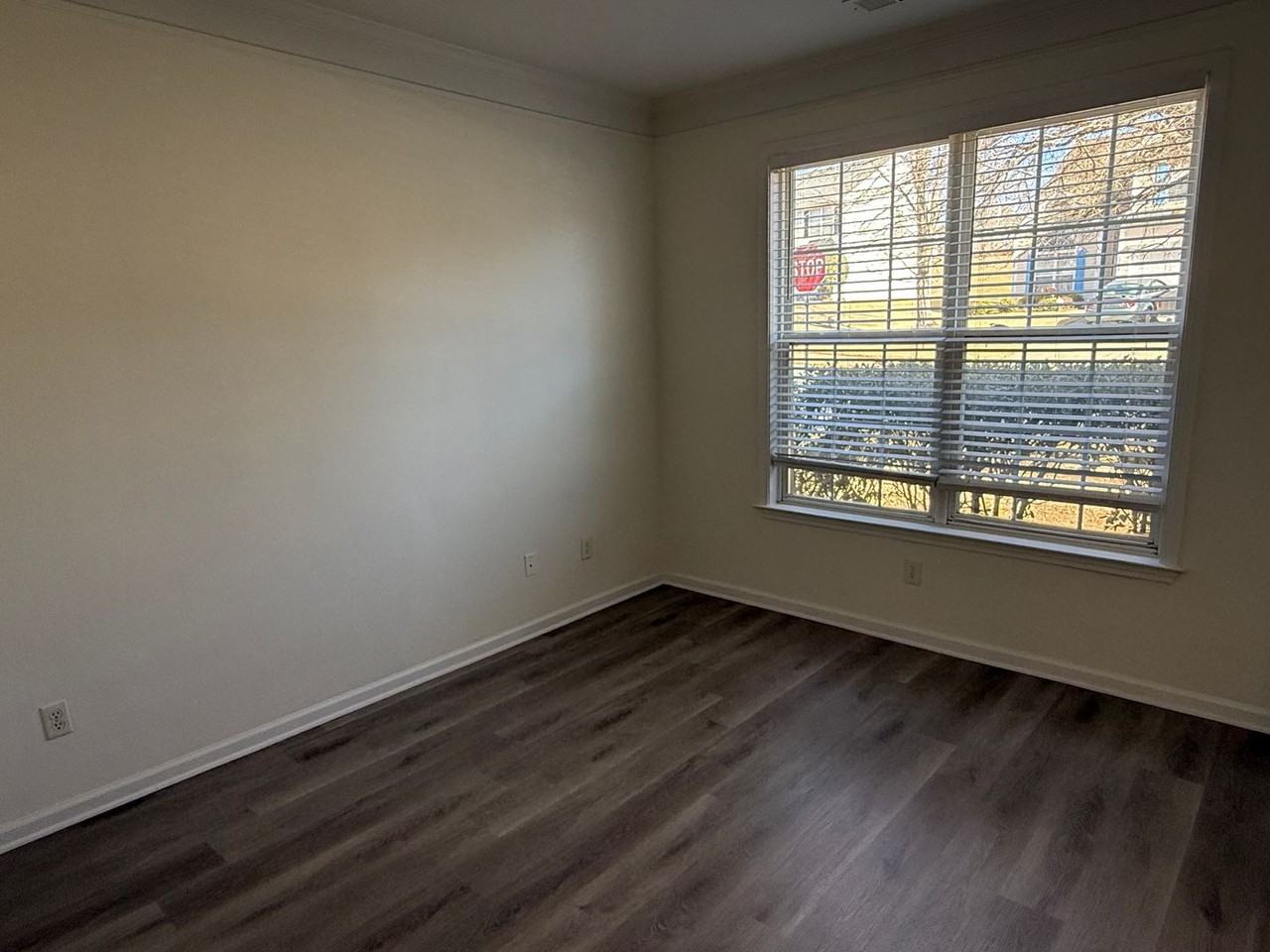 10931 Chastain Parc Dr - Photo 2 of 22