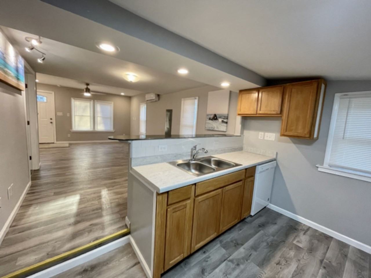 535 Winder St - Photo 4 of 10