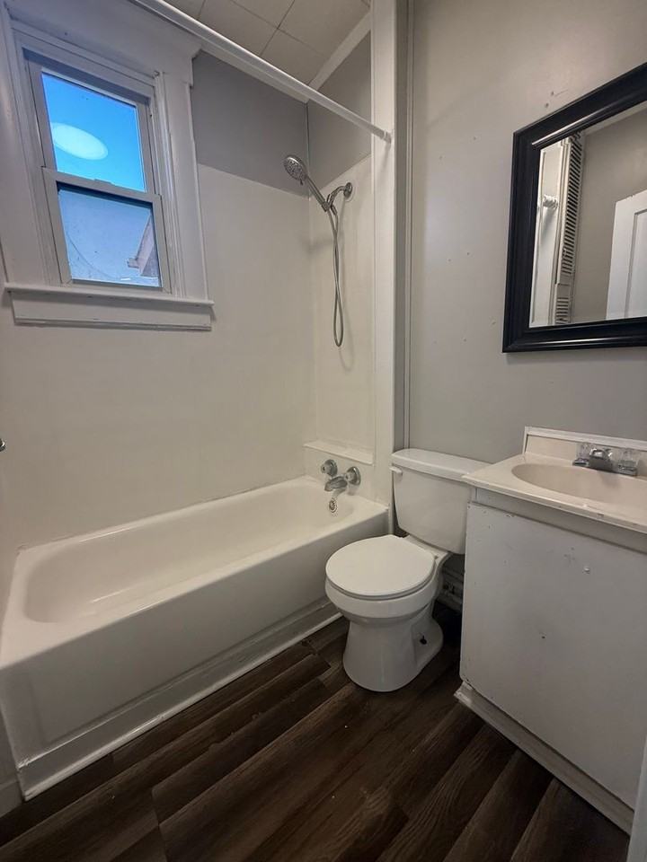 800 N Rogers Ave - Photo 6 of 9