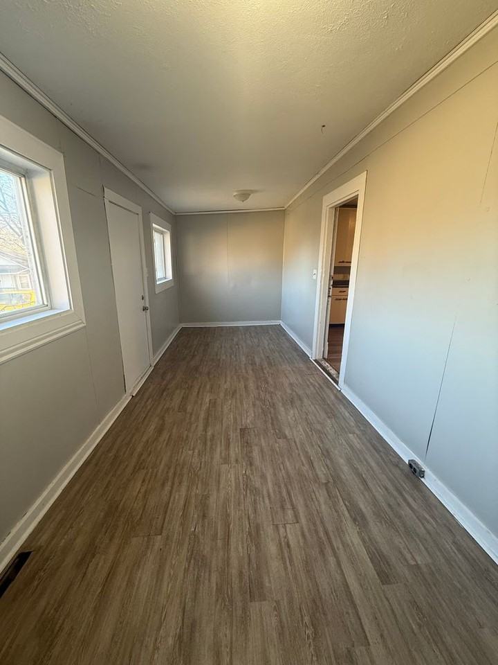 800 N Rogers Ave - Photo 7 of 9