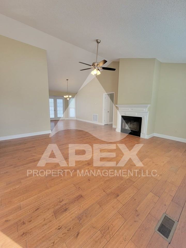 7508 Holly Crest Ln - Photo 2 of 27