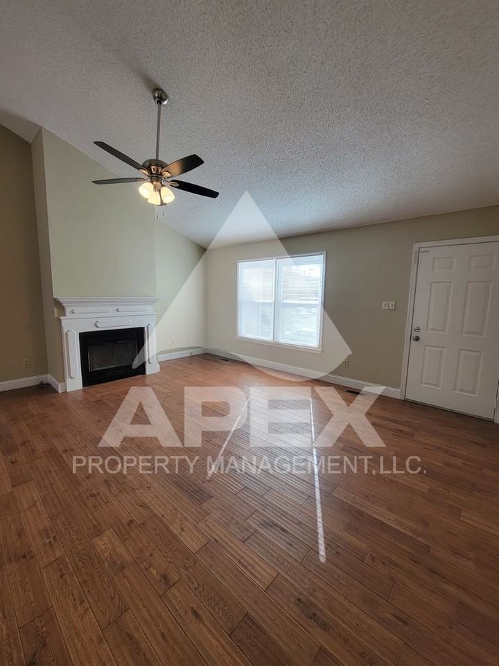 7508 Holly Crest Ln - Photo 3 of 27