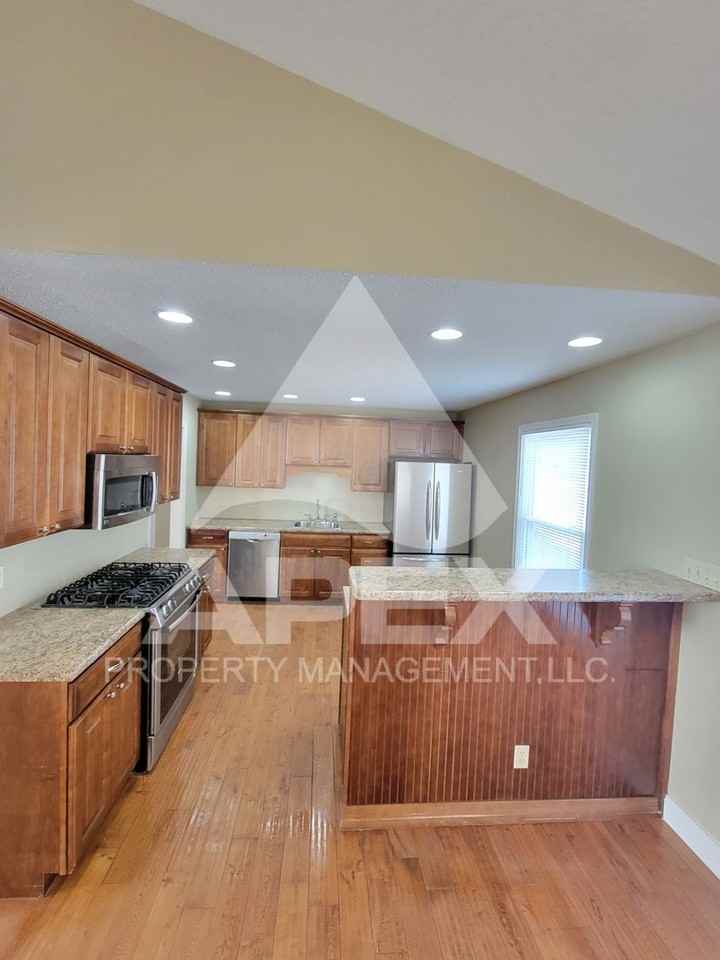 7508 Holly Crest Ln - Photo 6 of 27