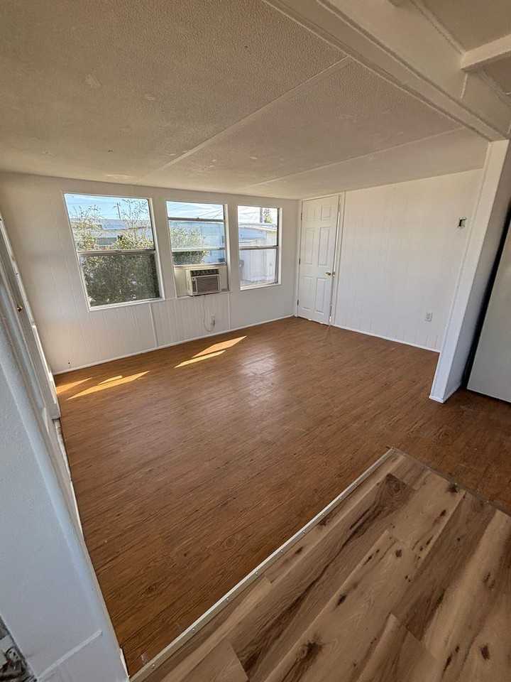 710 51st Avenue Dr W - Photo 4 of 9