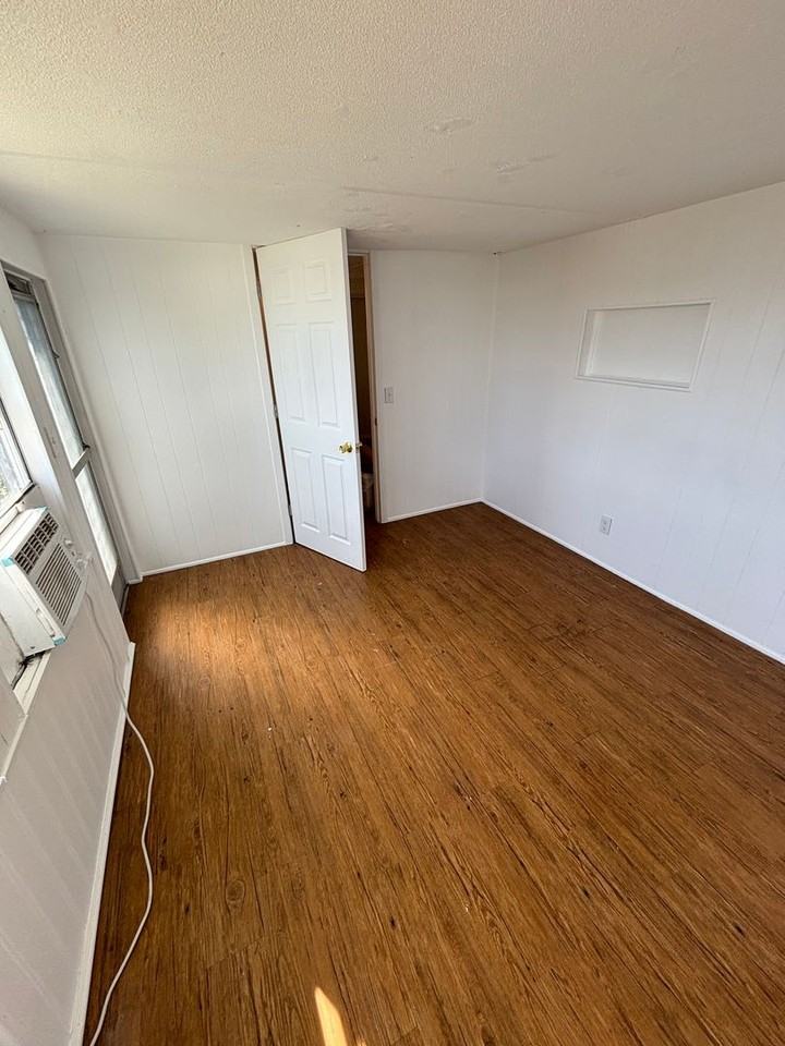 710 51st Avenue Dr W - Photo 5 of 9