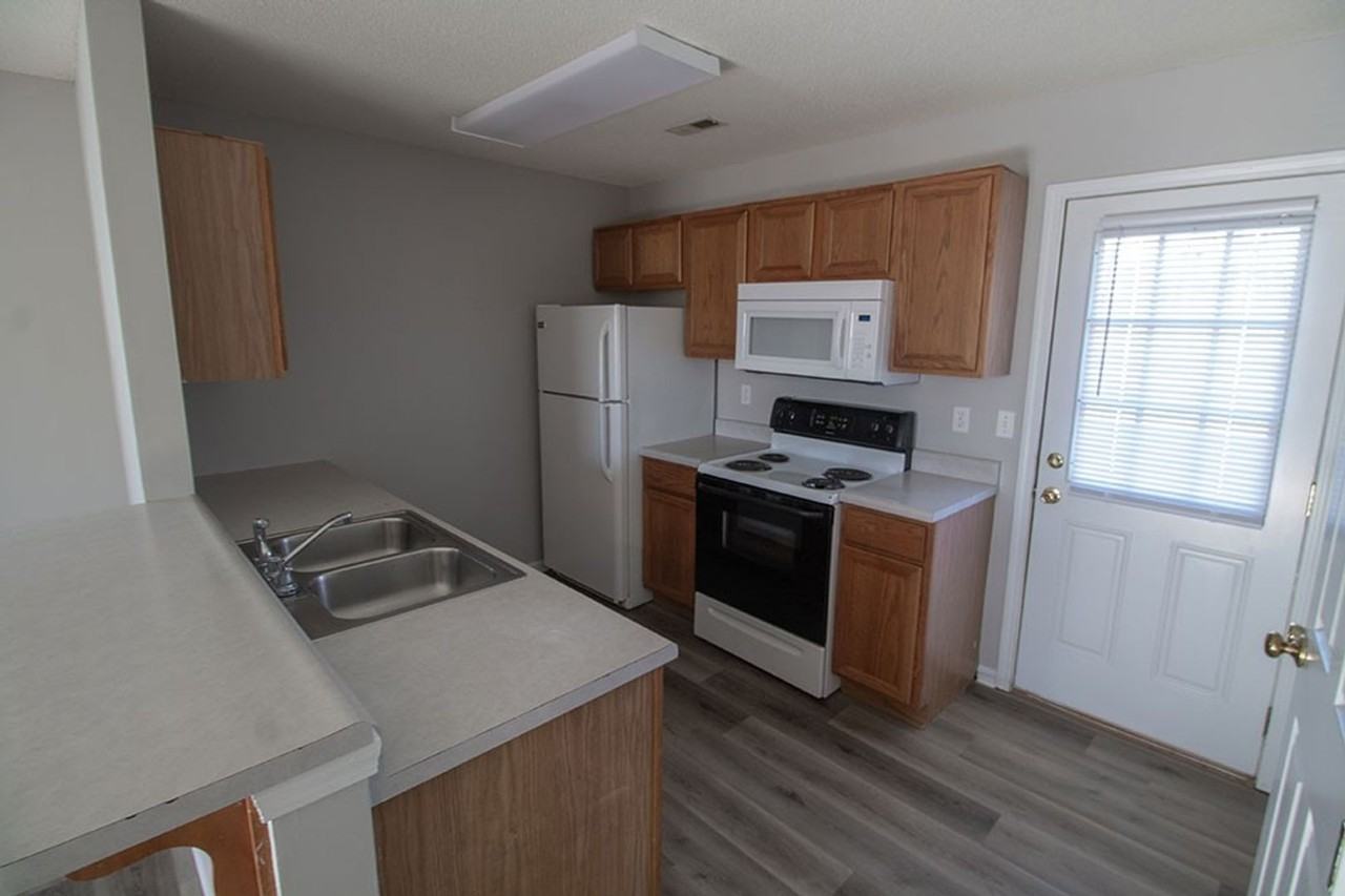 2533 Northampton Dr - Photo 4 of 26