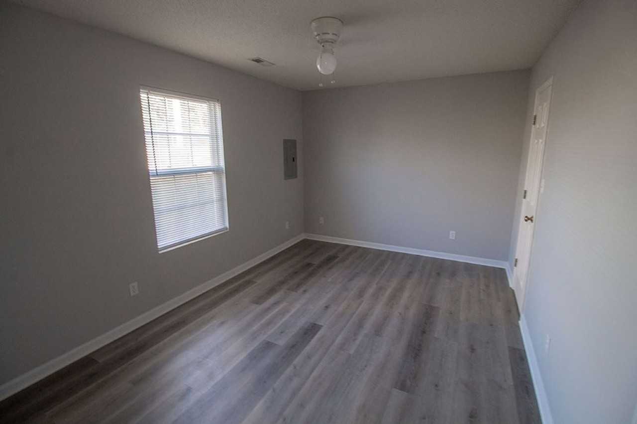 2533 Northampton Dr - Photo 7 of 25