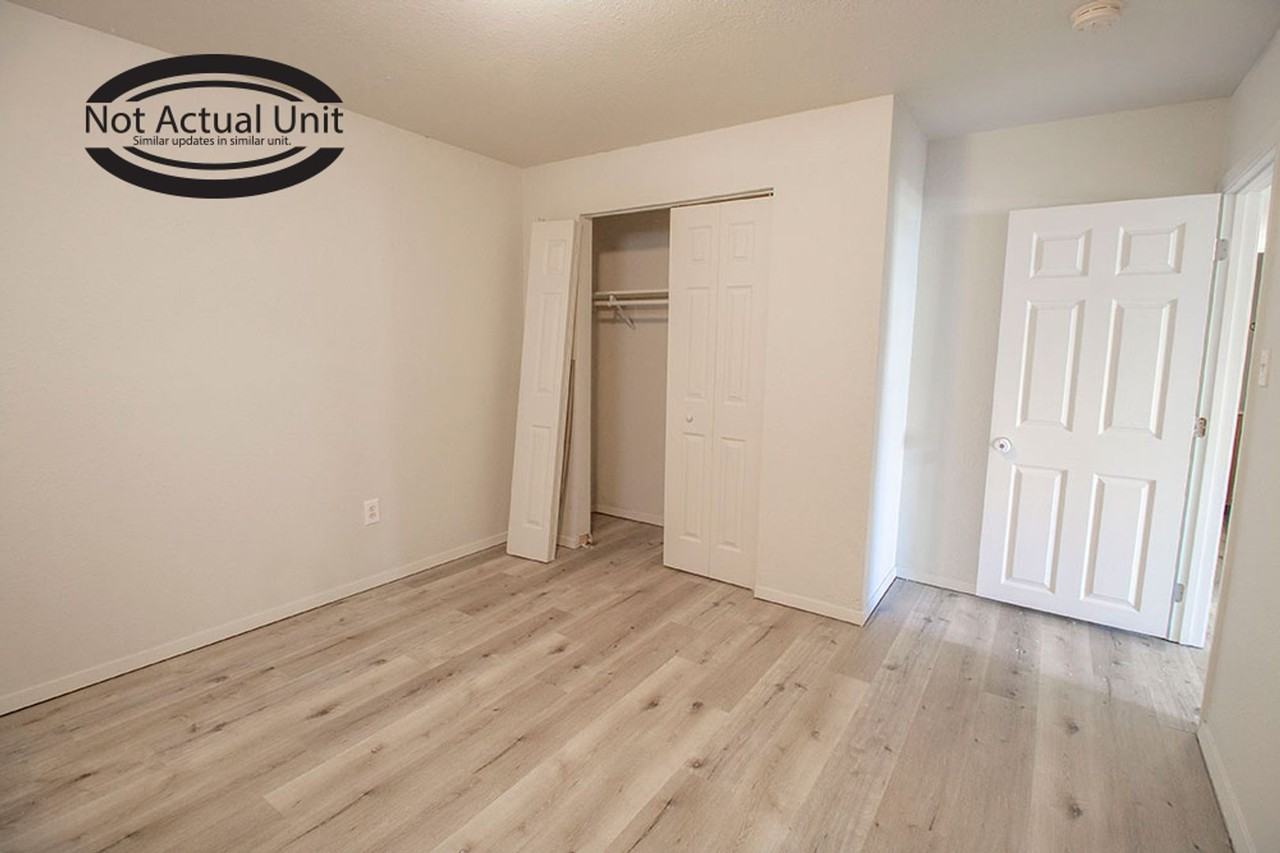 211 West Blvd N - Photo 5 of 37