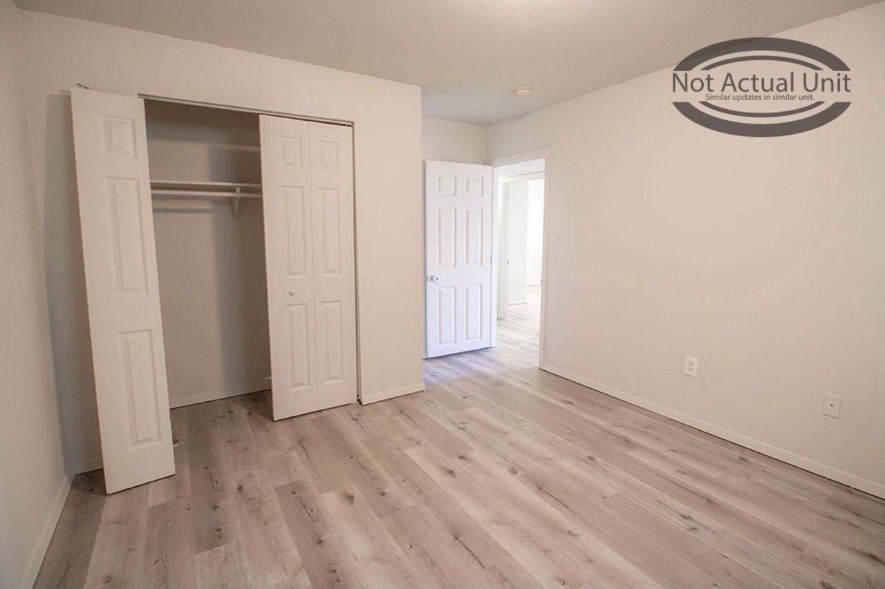 211 West Blvd N - Photo 6 of 37