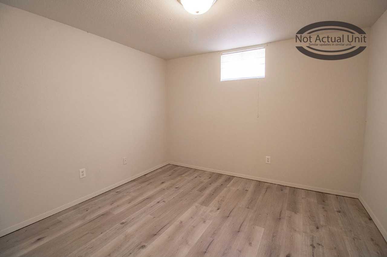 211 West Blvd N - Photo 7 of 37