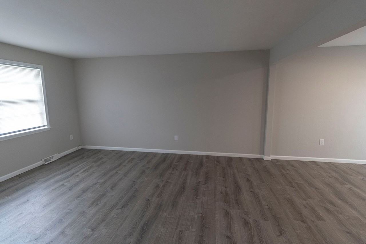 4195 N Riviera Dr - Photo 4 of 38