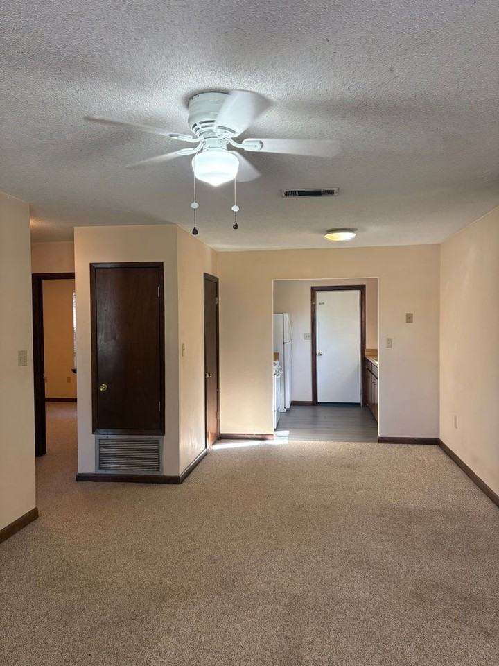 222 Reynolds Ave - Photo 3 of 14