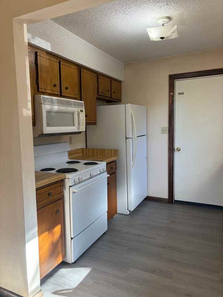 222 Reynolds Ave - Photo 6 of 14