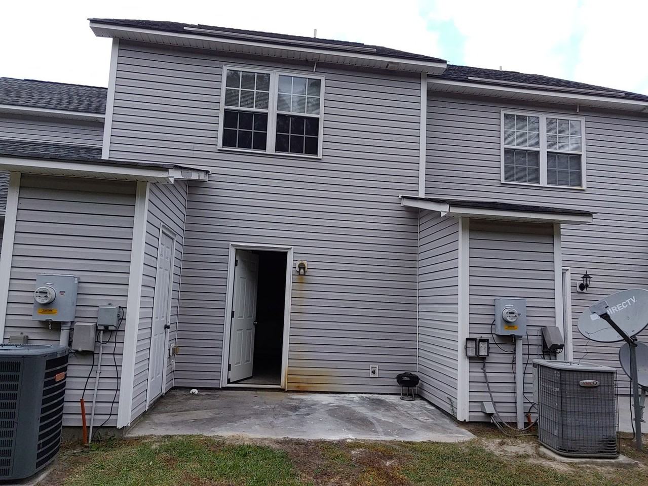 202 Streamwood Dr - Photo 7 of 8