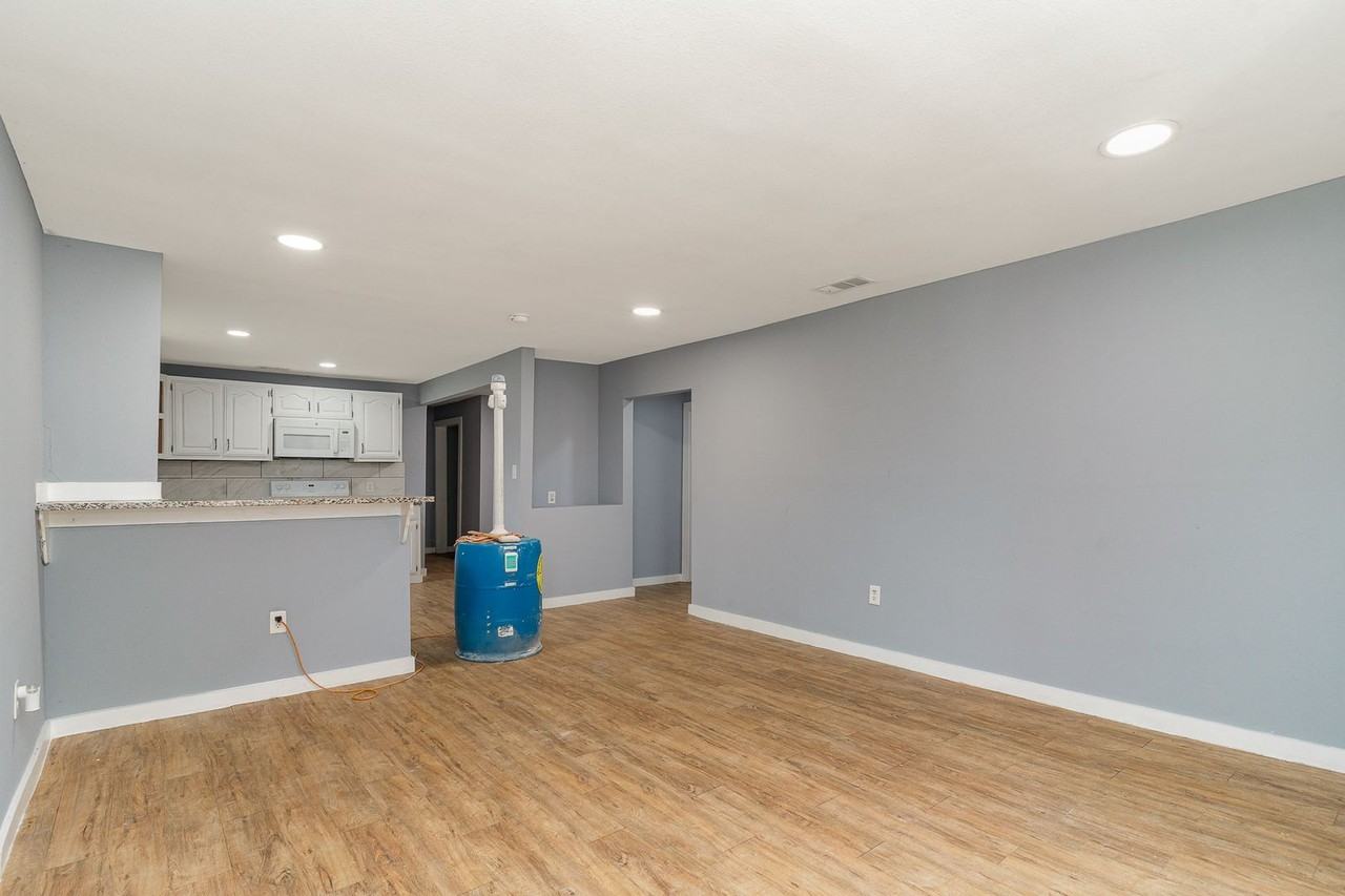 4621 Owenwood Ave - Photo 4 of 17