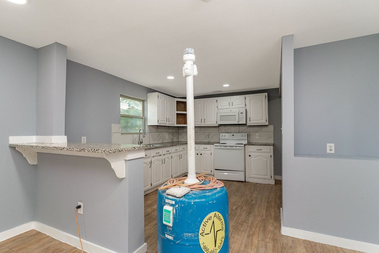 4621 Owenwood Ave - Photo 5 of 17