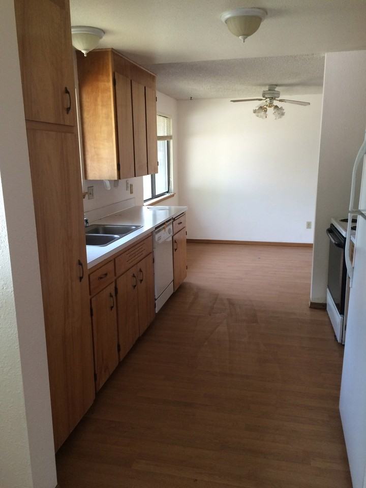 1202 N Willow St - Photo 4 of 22