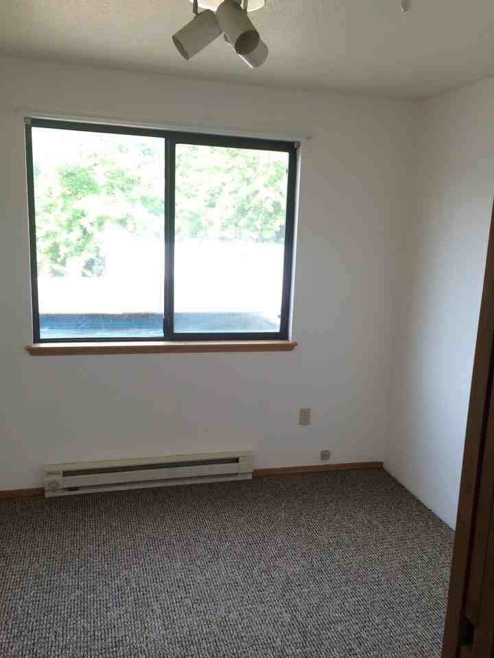 1202 N Willow St - Photo 5 of 22