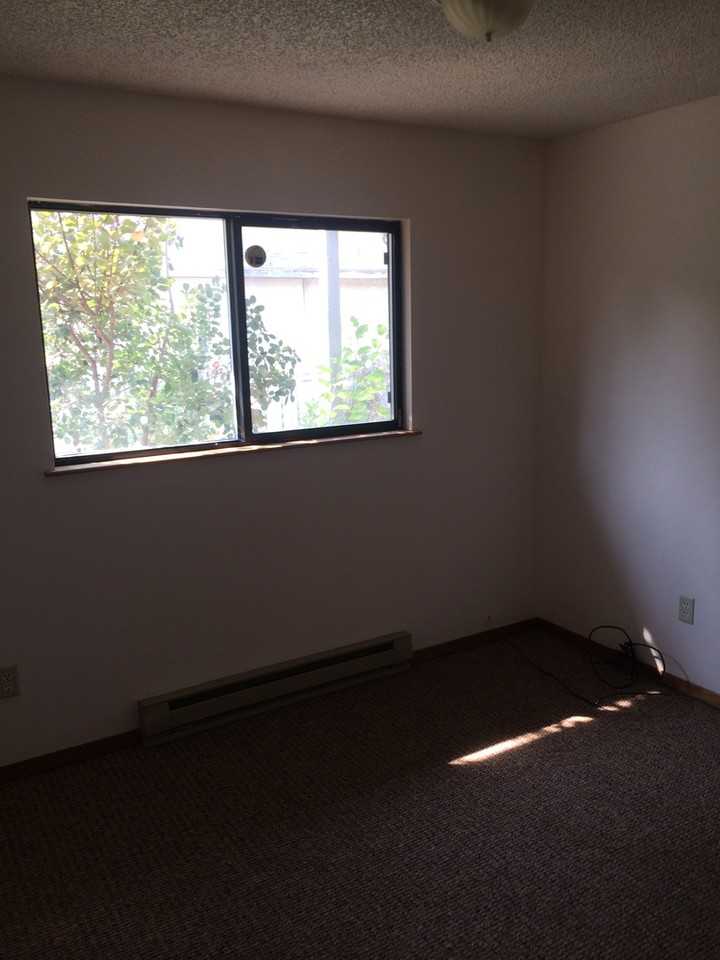 1202 N Willow St - Photo 7 of 22