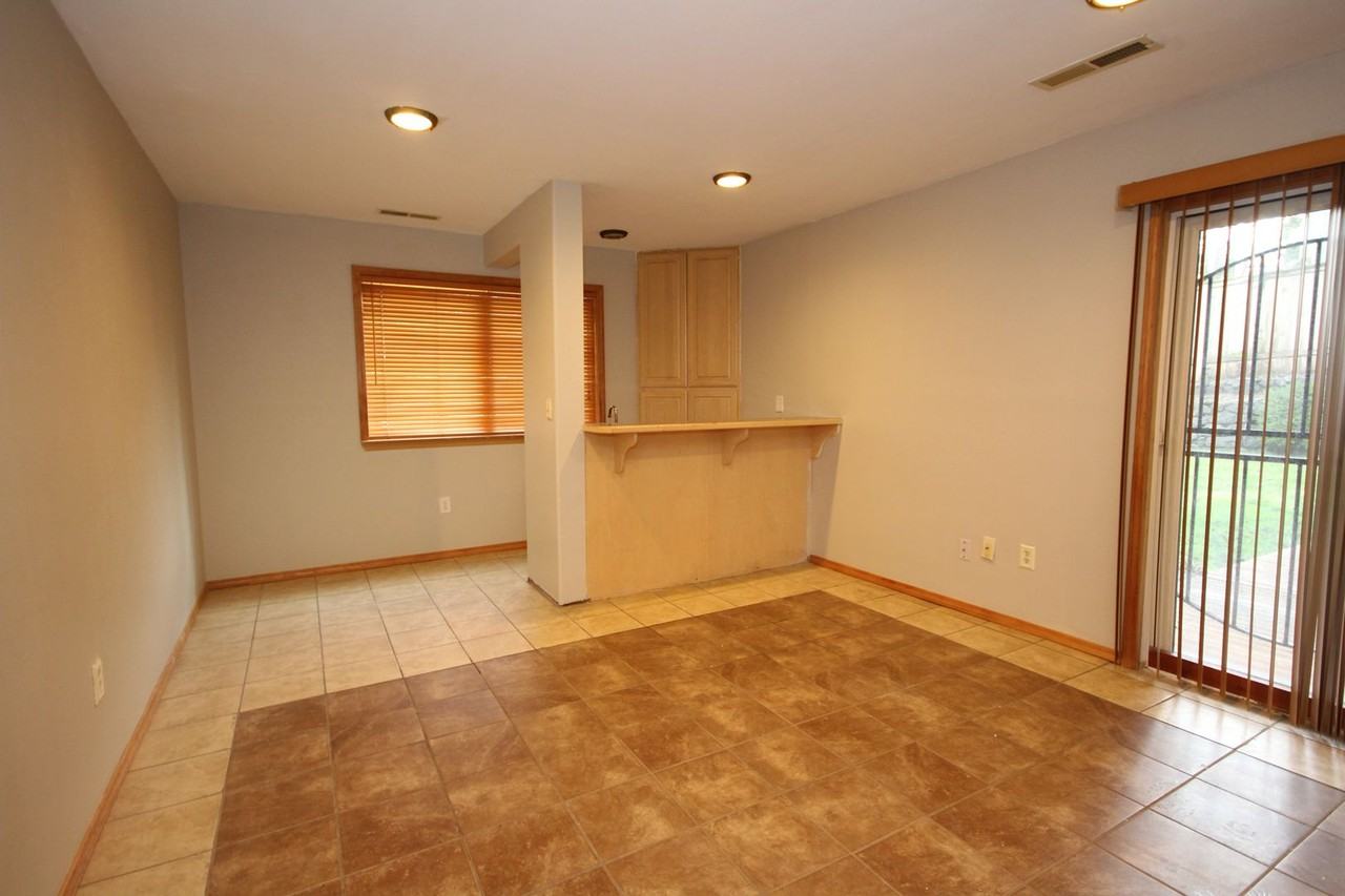 1609 Taylor St - Photo 4 of 6