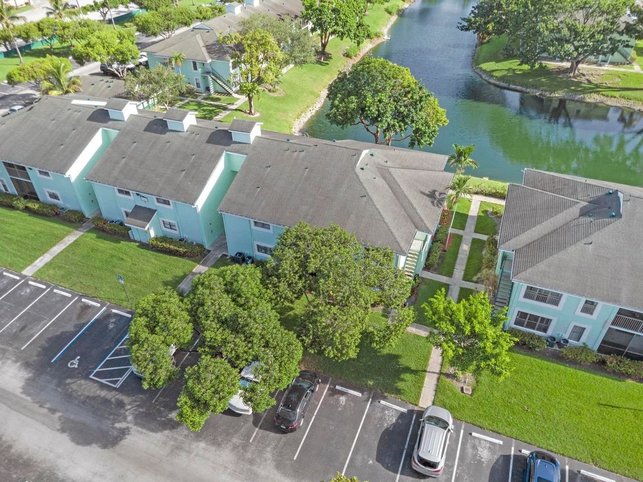 8771 Nw 39th St - Photo 5 of 47