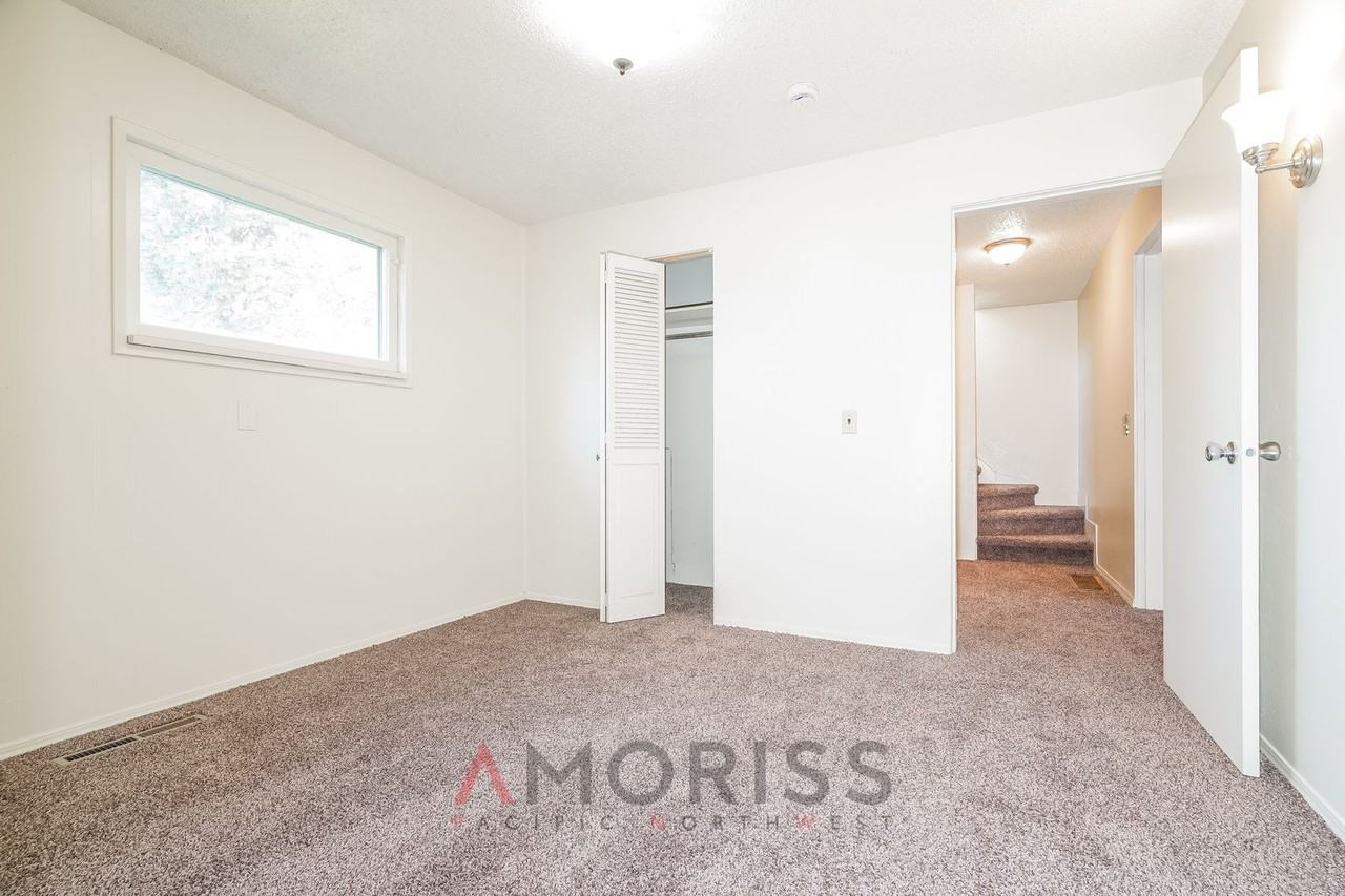 10512 224th St E - Photo 5 of 28