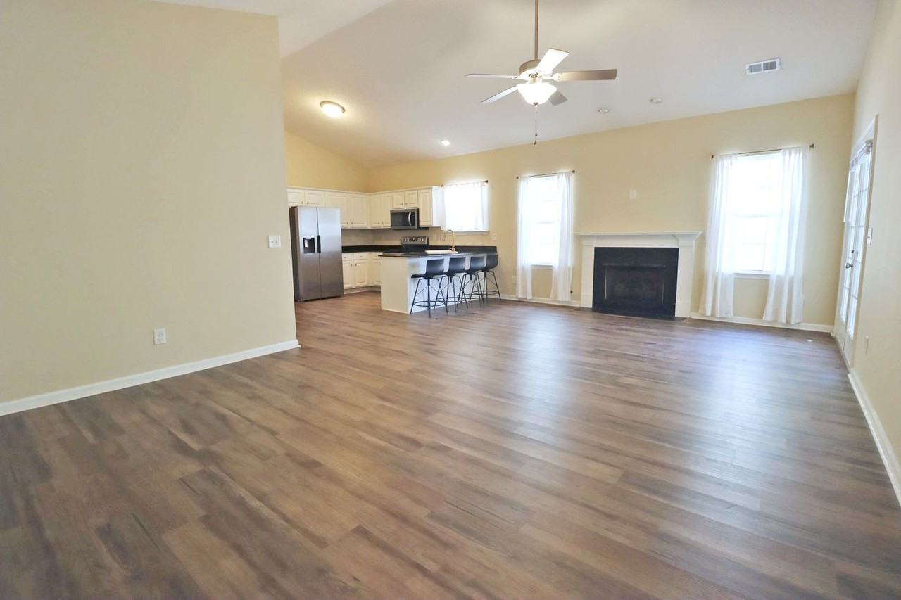 213 Twin Oaks Ln - Photo 3 of 16