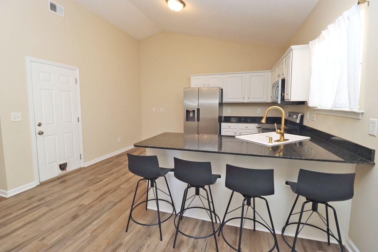 213 Twin Oaks Ln - Photo 4 of 16