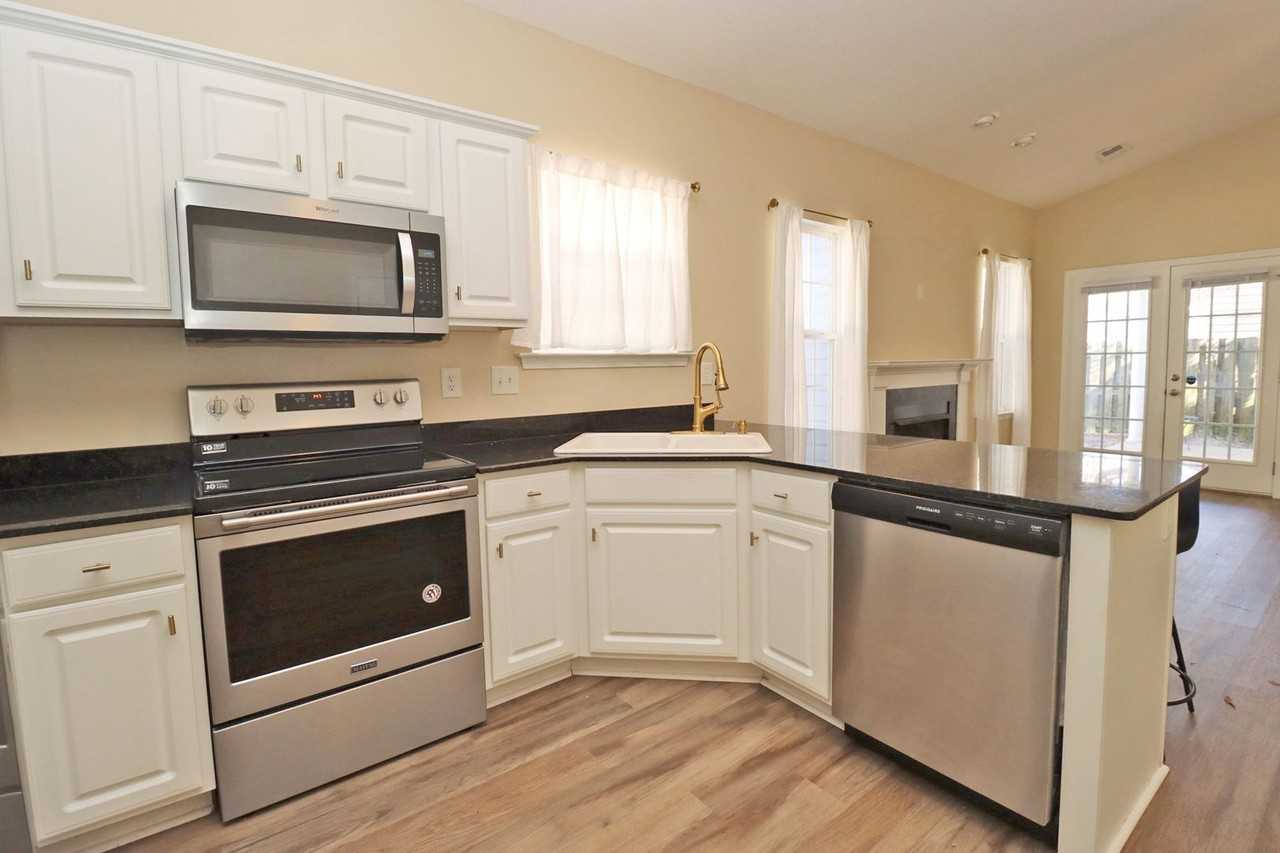 213 Twin Oaks Ln - Photo 5 of 16