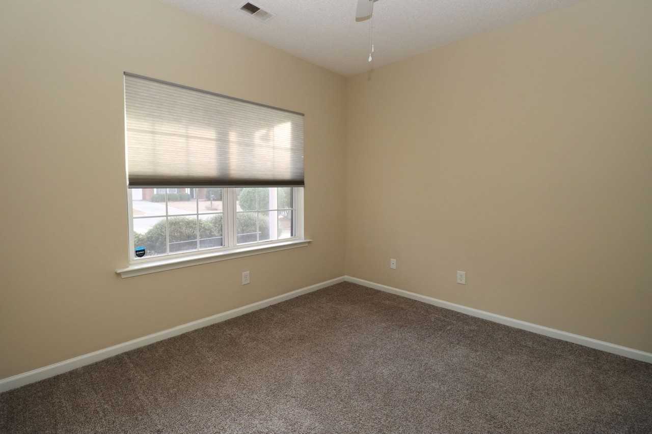 213 Twin Oaks Ln - Photo 7 of 16