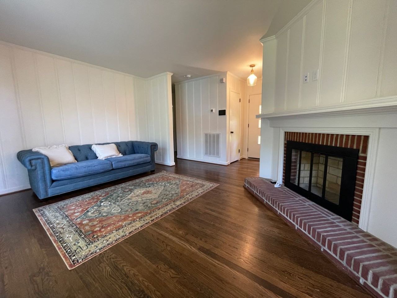 821 Lemont Dr - Photo 4 of 34