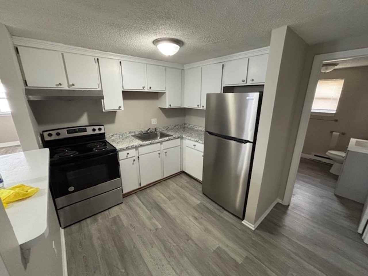 1059-1071 Memorial Ave - Photo 2 of 18