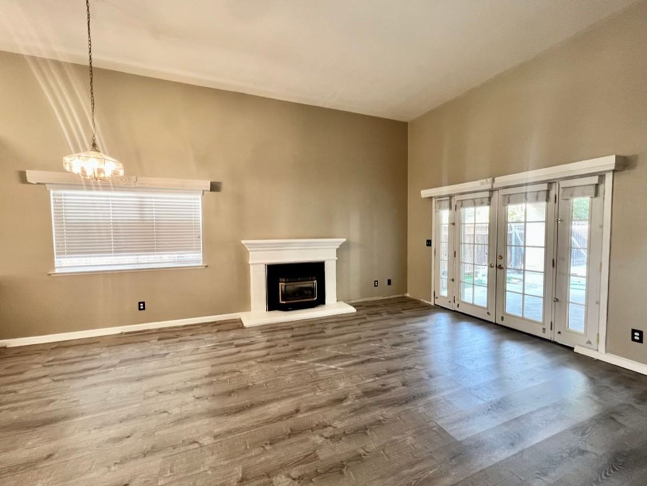 3698 Judy Ave - Photo 4 of 18