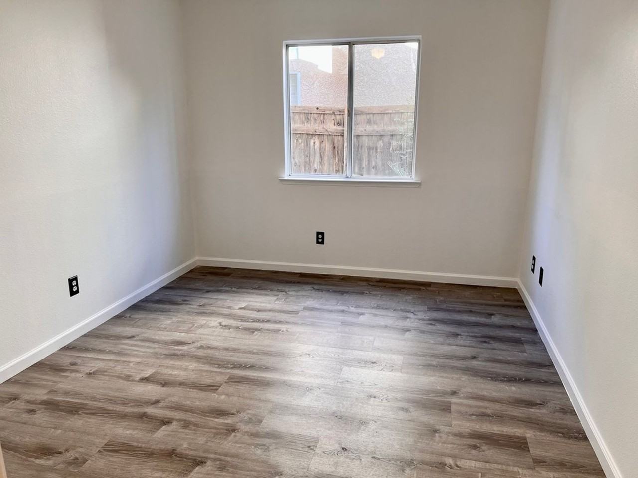 3698 Judy Ave - Photo 5 of 18