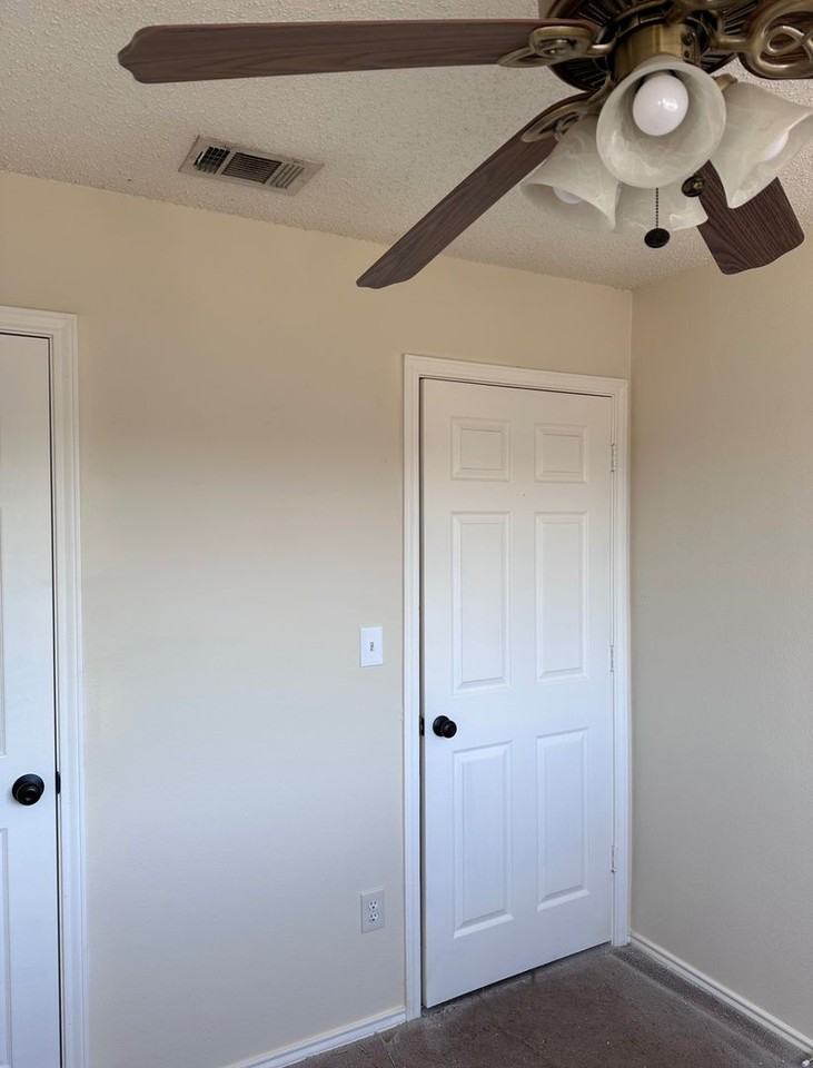 912 Fairbanks Cir - Photo 4 of 14