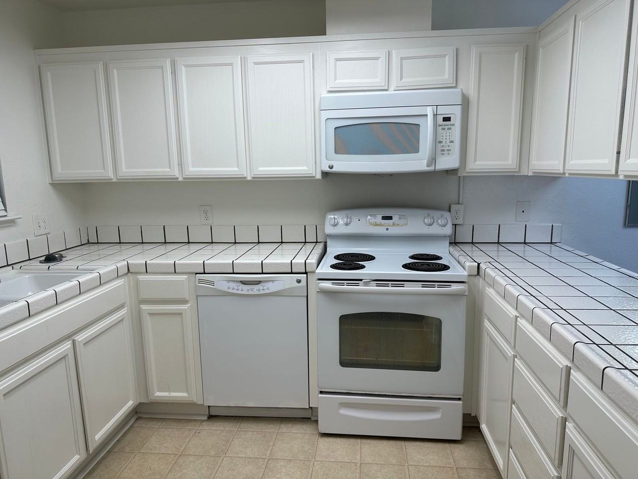 340 Grand Blvd #8 - Photo 2 of 23