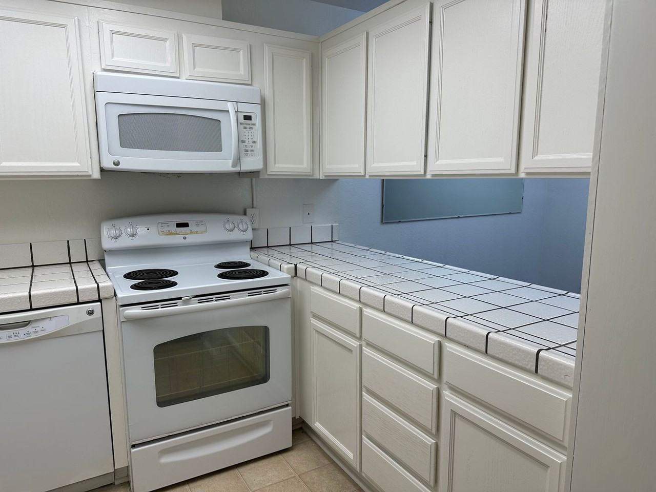 340 Grand Blvd #8 - Photo 3 of 23