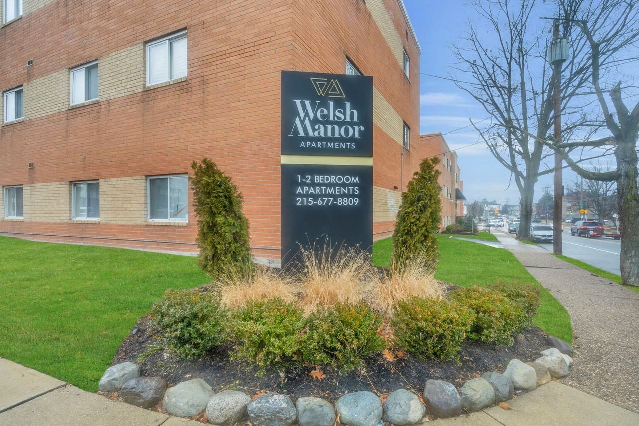 Welsh Manor - Photo 2 of 25