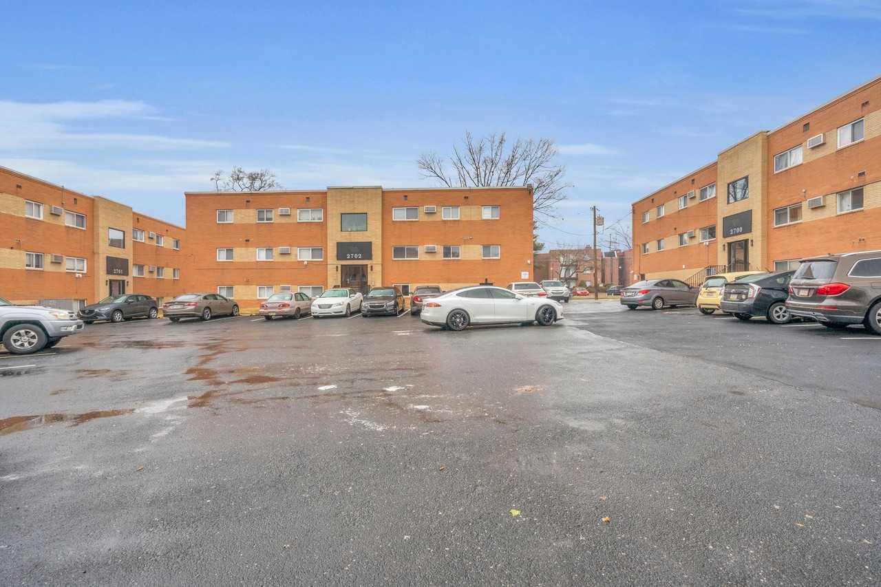 Welsh Manor - Photo 7 of 25