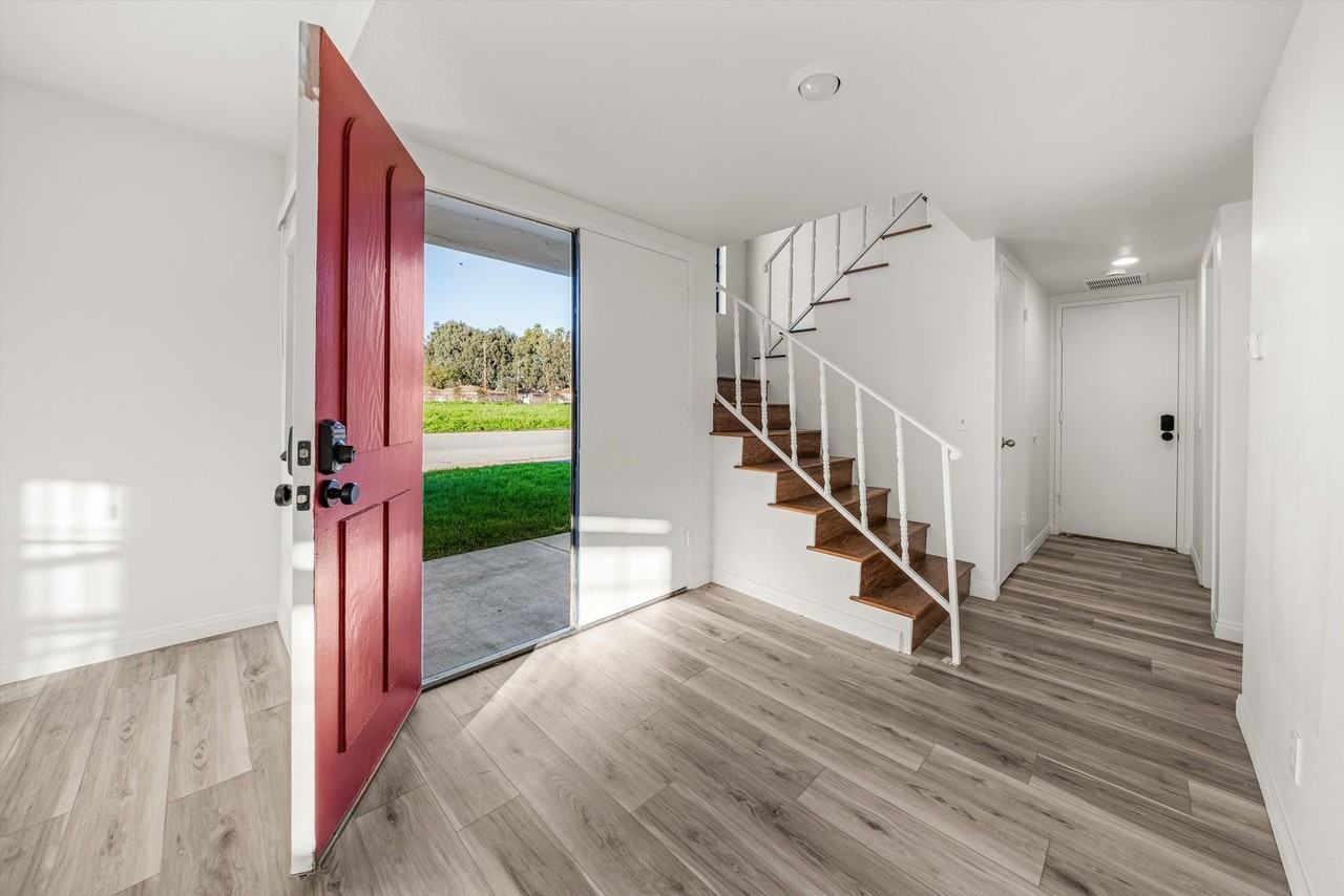 1750 W 7th St - Photo 4 of 40