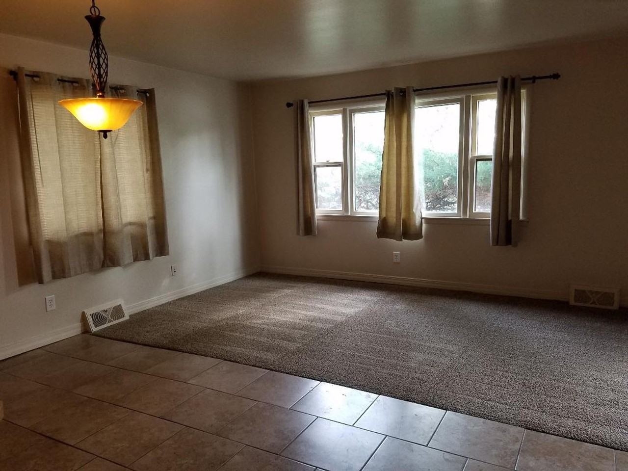 2507 Michigan Ave - Photo 2 of 9