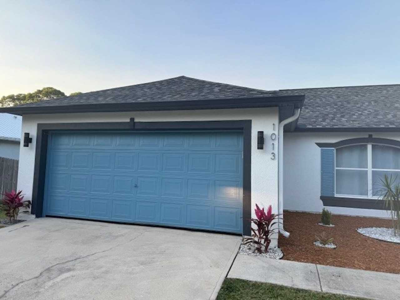 1013 Salina St Se - Photo 2 of 21