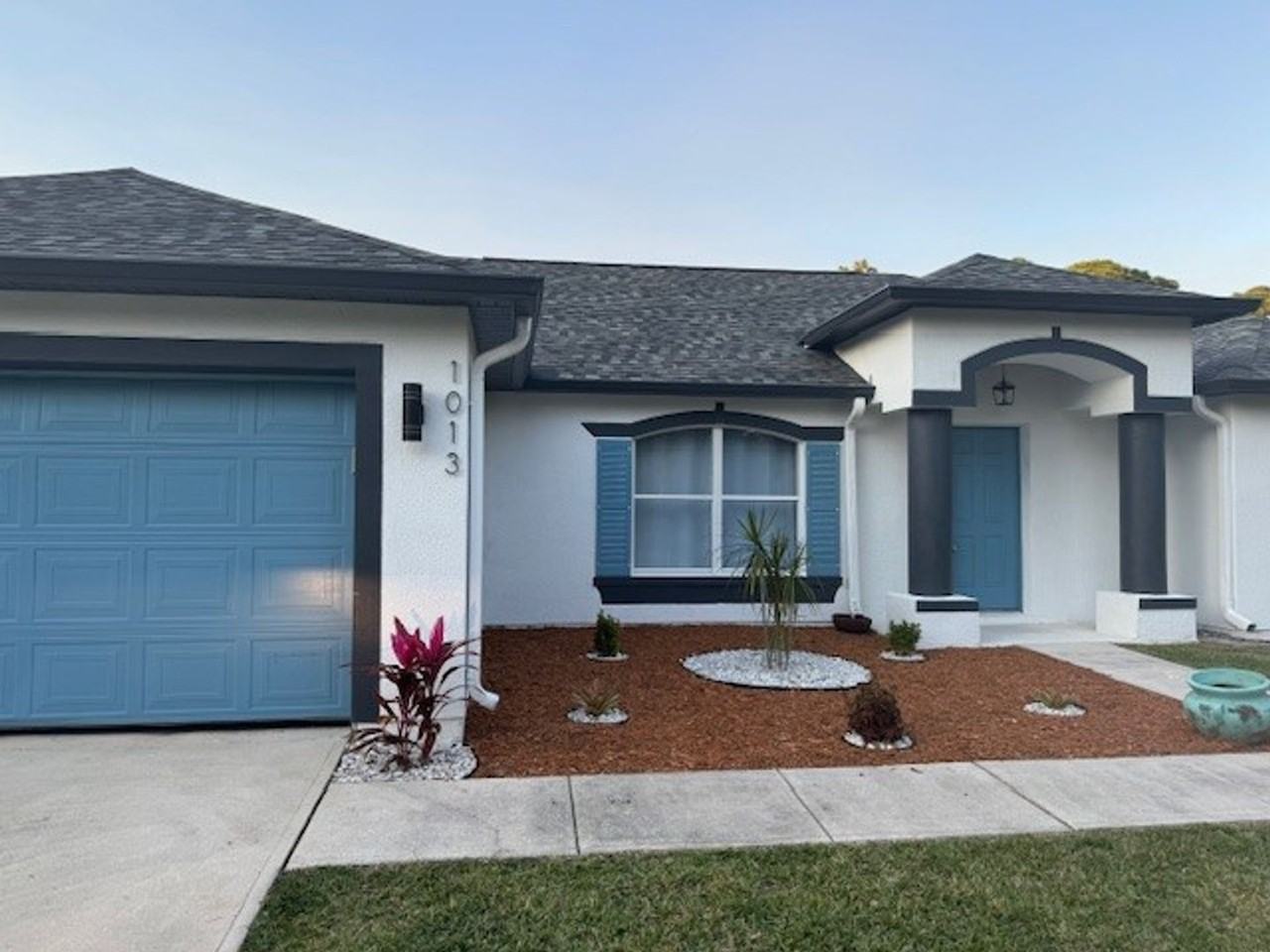 1013 Salina St Se - Photo 3 of 21