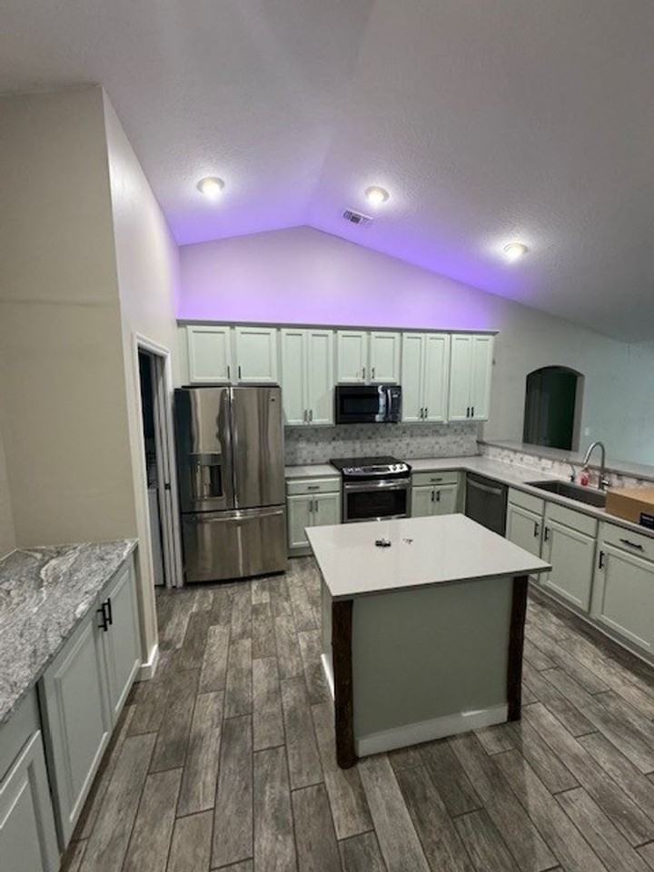 1013 Salina St Se - Photo 4 of 21