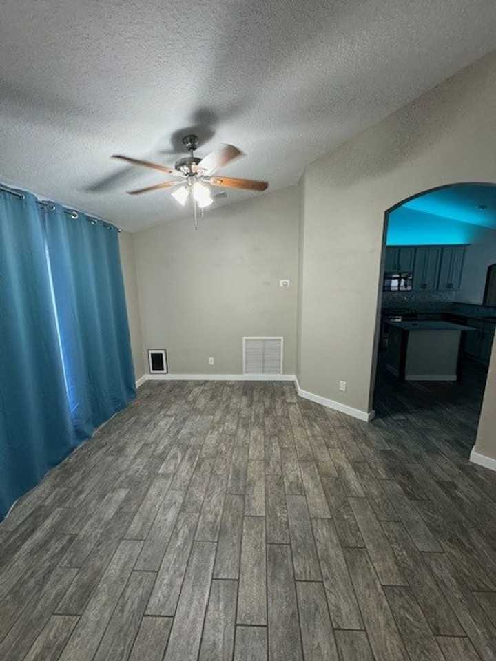 1013 Salina St Se - Photo 6 of 21