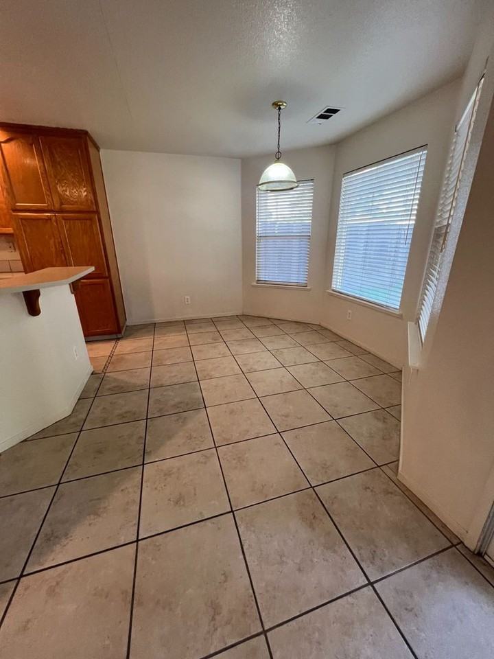 231 Ocean Ct - Photo 3 of 13