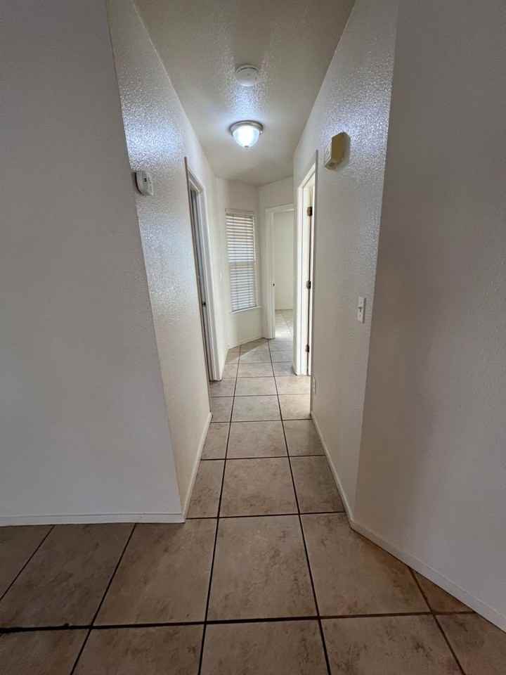 231 Ocean Ct - Photo 4 of 13